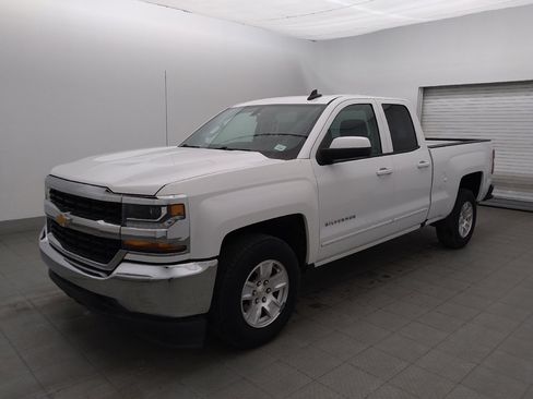 Used 2018 Chevrolet Silverado 1500 LT RWD image 2