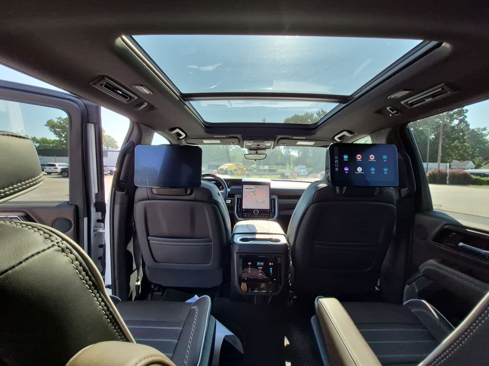 Certified 2025 GMC Yukon Denali Ultimate AWD/4WD image 38