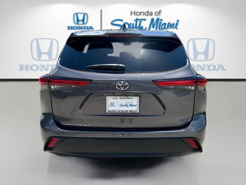 Used 2023 Toyota Highlander L FWD image 6
