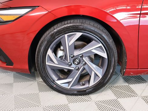 Certified 2025 Hyundai Elantra Limited FWD image 19