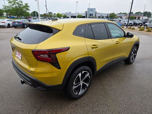 Used 2024 Chevrolet Trax RS FWD image 4