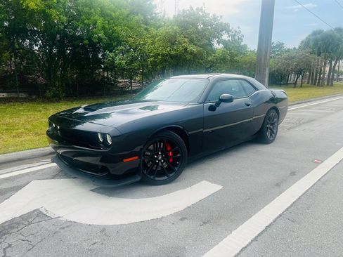 Used 2022 Dodge Challenger R/T Scat Pack RWD image 1