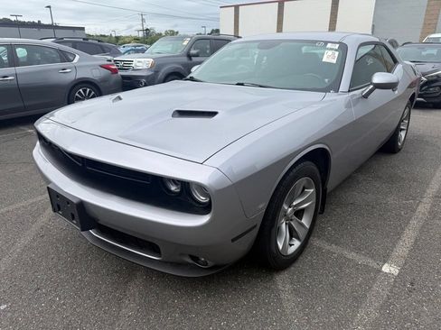 Used 2018 Dodge Challenger SXT RWD image 3