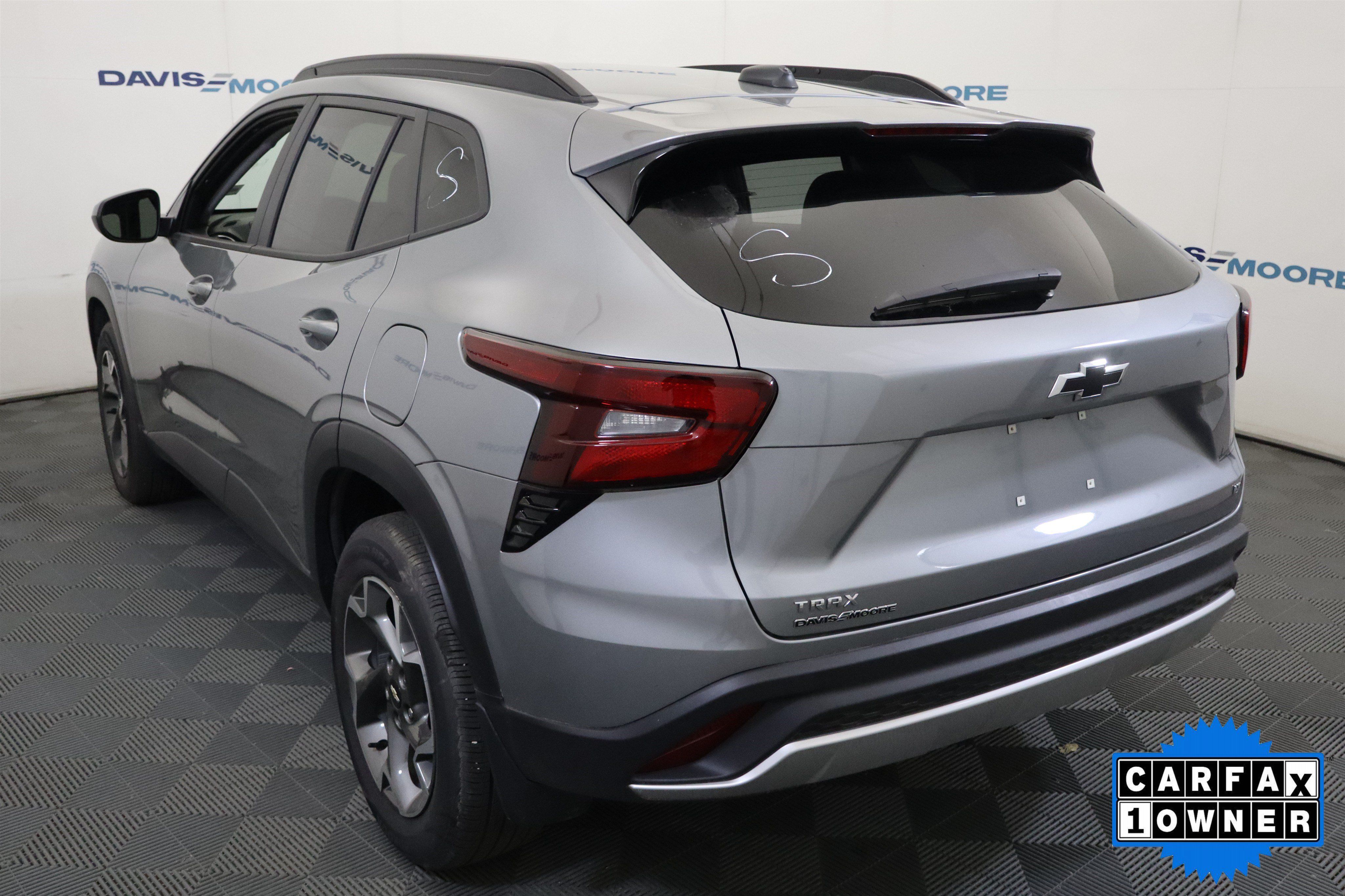 Used 2025 Chevrolet Trax LT FWD image 10
