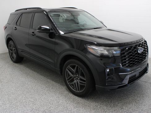 Used 2025 Ford Explorer ST w/ Sun And Sound Package AWD/4WD image 4