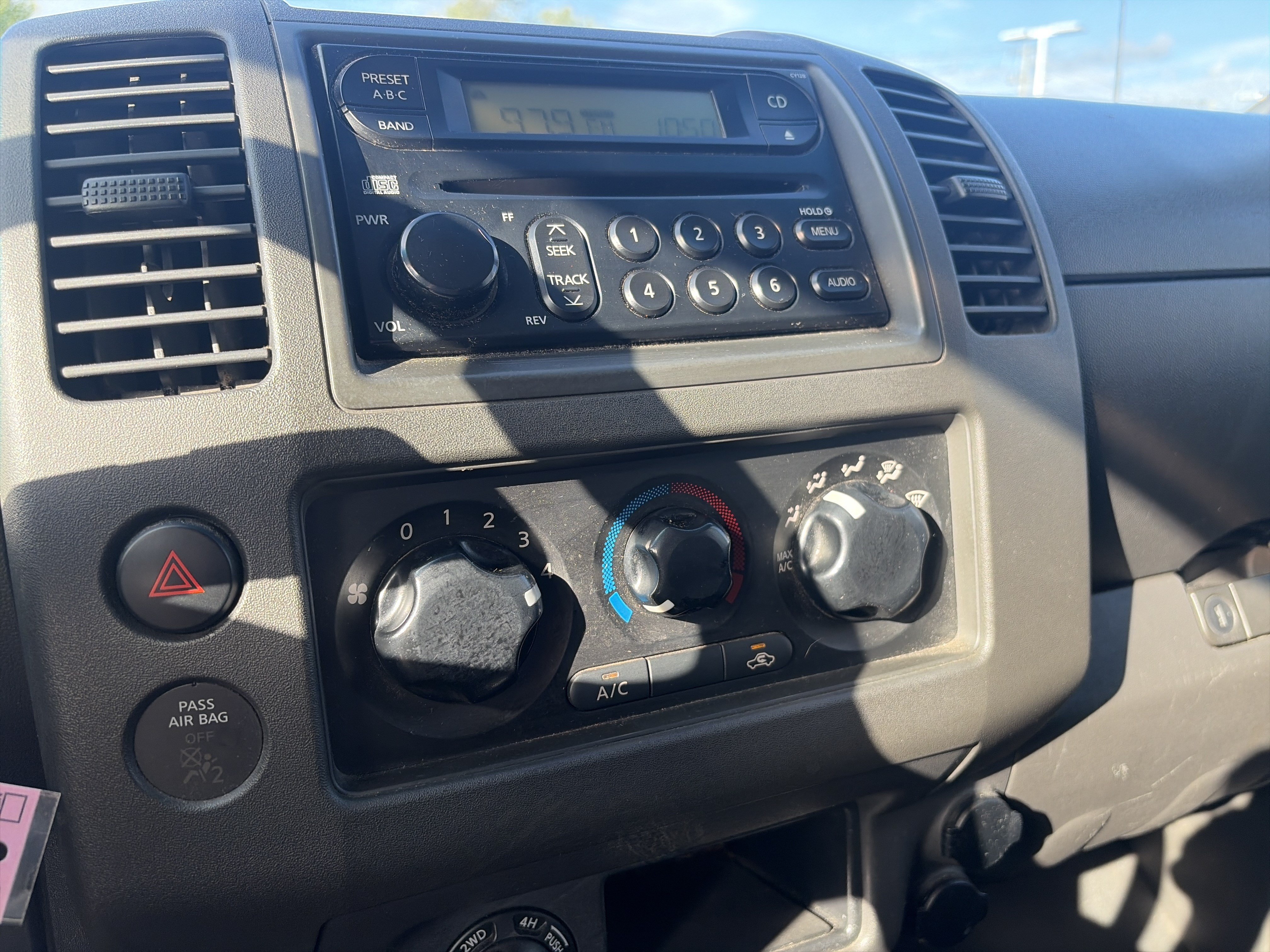 Used 2007 Nissan Frontier SE w/ SE Value Truck Pkg AWD/4WD image 25