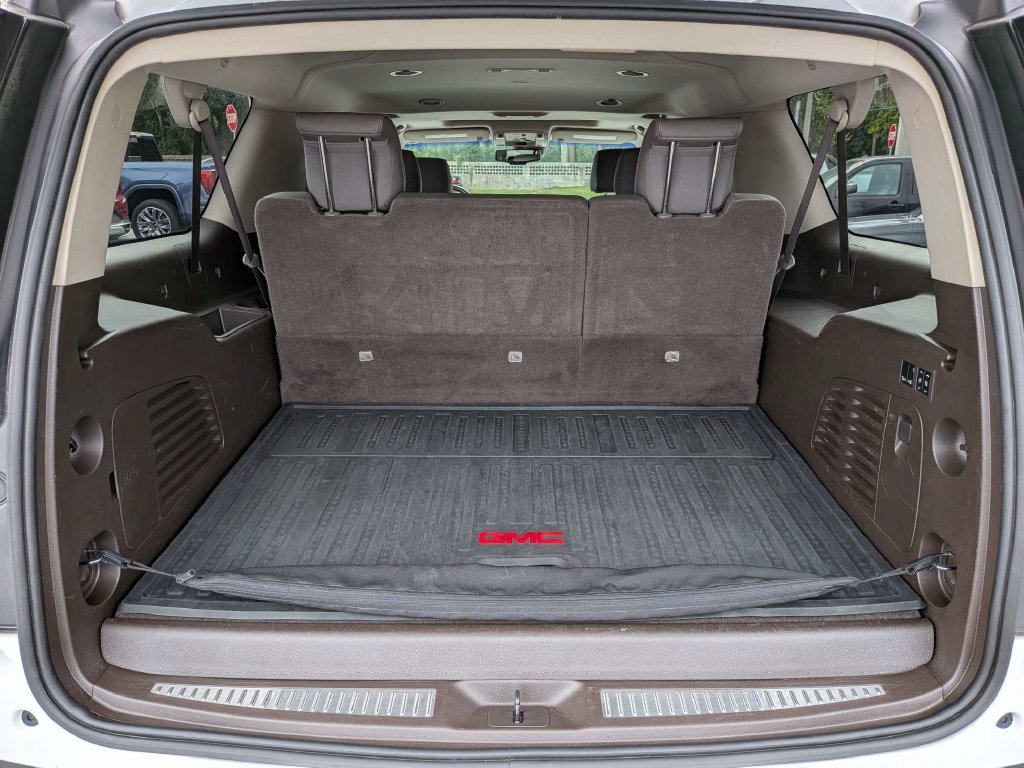 Used 2019 GMC Yukon XL Denali w/ Enhanced Security Package RWD image 18