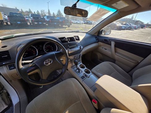 Used 2010 Toyota Highlander 2WD image 11