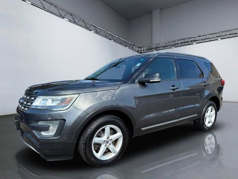 Used 2016 Ford Explorer XLT w/ Equipment Group 202A image 10