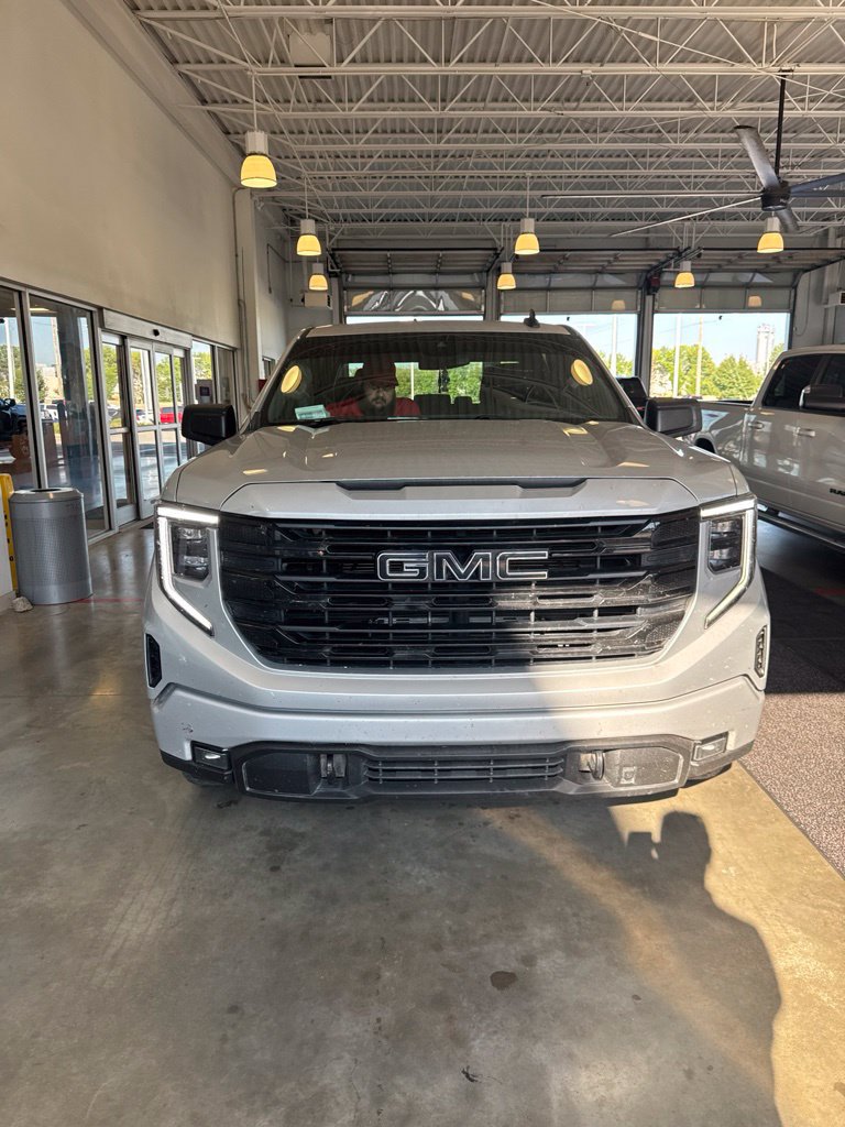 Used 2022 GMC Sierra 1500 Elevation w/ LPO, Elevation Black Package AWD/4WD image 3