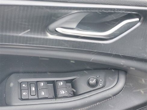 New 2025 Jeep Grand Cherokee L Altitude image 16