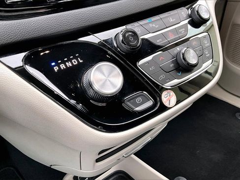 Certified 2024 Chrysler Pacifica Touring-L image 30