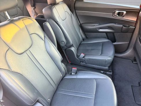 Used 2023 Kia Sorento EX w/ Panoramic Sunroof Package image 19