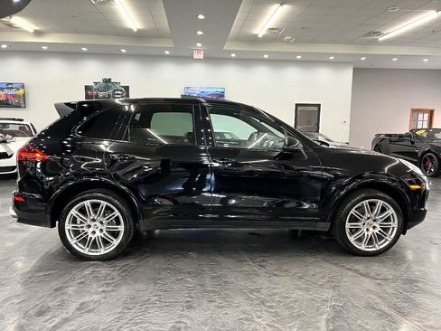 Used 2018 Porsche Cayenne Platinum Edition image 12