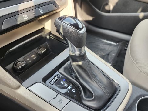 Used 2018 Hyundai Elantra SE w/ SE Connectivity Package 04 image 9