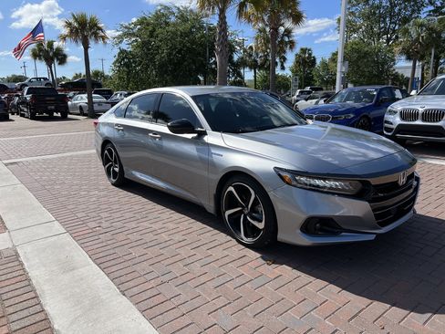 Used 2022 Honda Accord Sport image 2