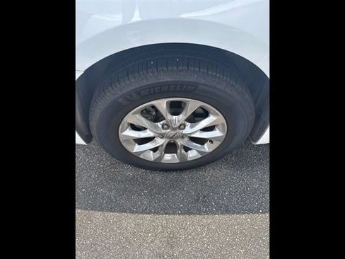 Used 2023 Chrysler Pacifica Touring-L AWD/4WD image 15