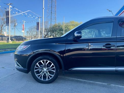 Used 2018 Mitsubishi Outlander SE image 23