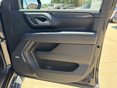 Used 2022 Chevrolet Tahoe RST w/ Luxury Package AWD/4WD image 19