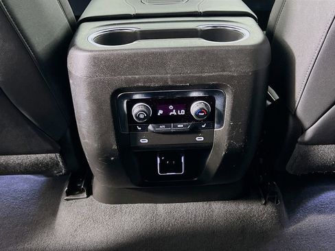 Used 2023 Chevrolet Suburban Premier image 26