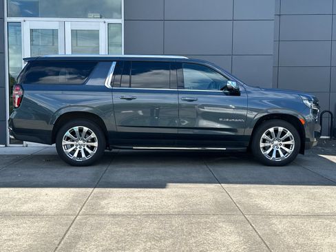 Used 2021 Chevrolet Suburban Premier RWD image 2