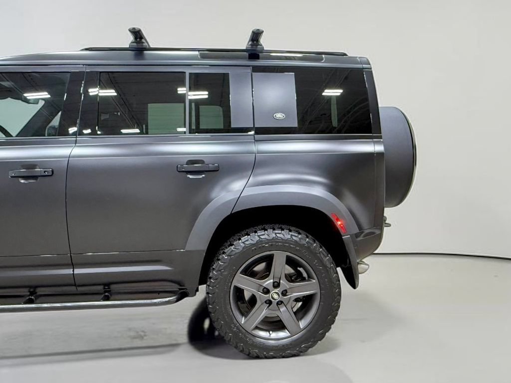 Used 2023 Land Rover Defender 110 V8 AWD/4WD image 12