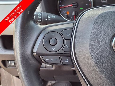 Used 2020 Toyota RAV4 XLE Premium FWD image 32