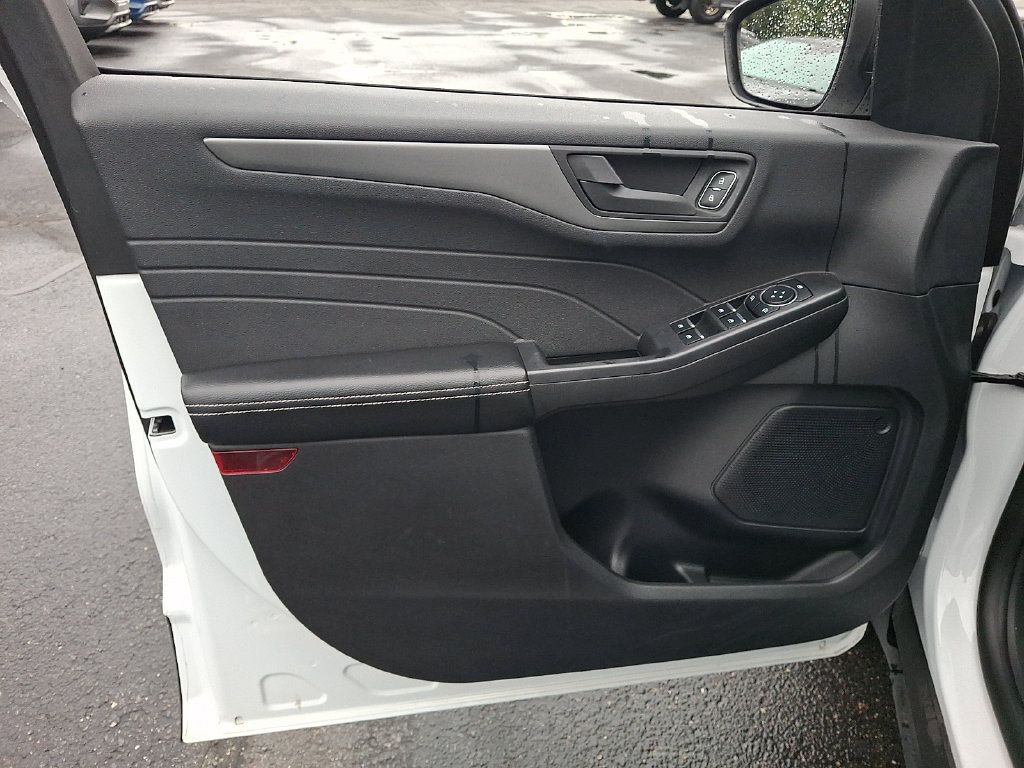 Used 2025 Ford Escape Active AWD/4WD image 12