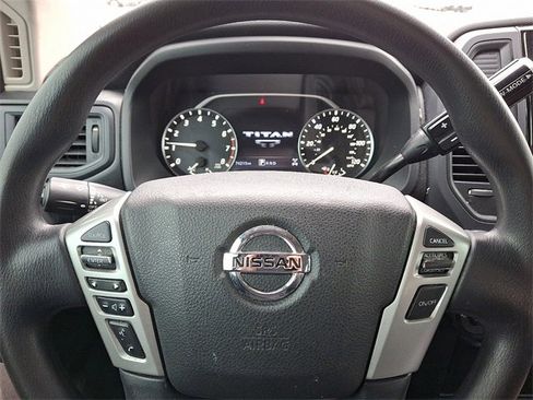 Used 2022 Nissan Titan S image 18
