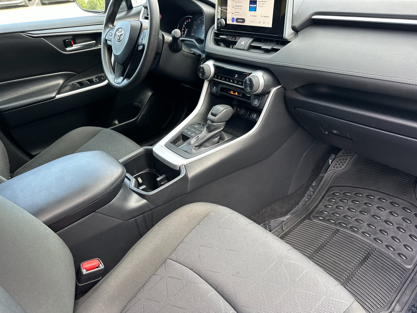 Used 2025 Toyota RAV4 XLE AWD/4WD image 15