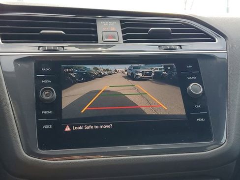 Used 2024 Volkswagen Tiguan SE R-Line image 29