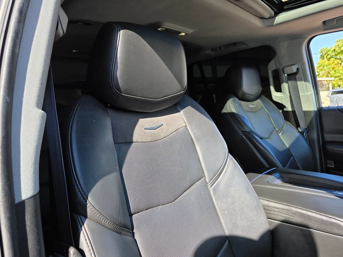 Used 2018 Cadillac Escalade Luxury RWD image 17