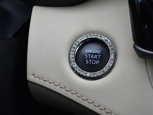 Used 2022 Toyota Highlander XLE image 19