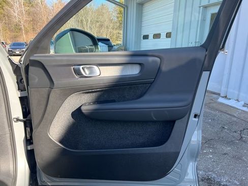 Certified 2025 Volvo XC40 B5 Plus image 16