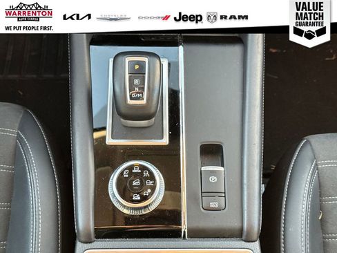 Used 2024 Mitsubishi Outlander SE image 27