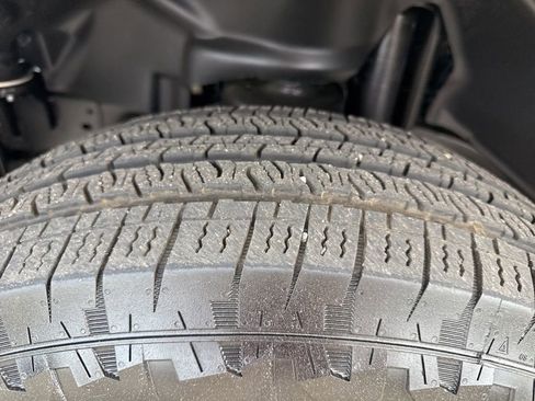 Used 2025 Jeep Wrangler Sport S image 33