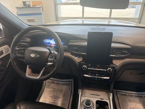 Used 2022 Ford Explorer Platinum w/ Technology Package AWD/4WD image 28