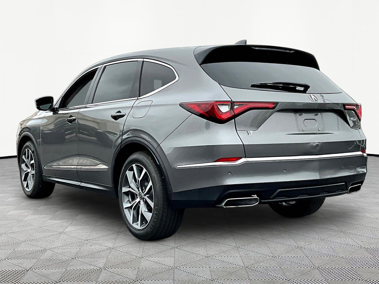 Used 2023 Acura MDX w/ Technology Package FWD image 4