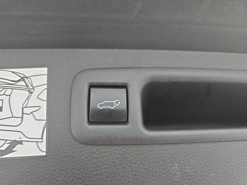 Used 2023 Toyota Highlander Limited FWD image 14