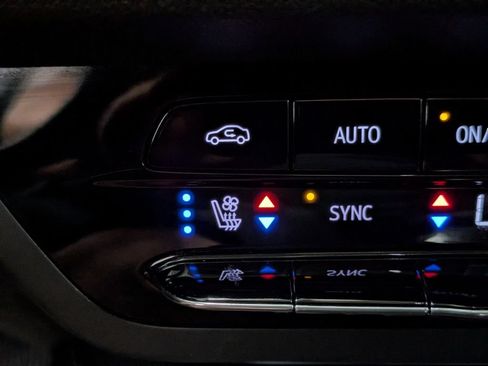 Used 2023 Buick Envision Avenir AWD/4WD image 12