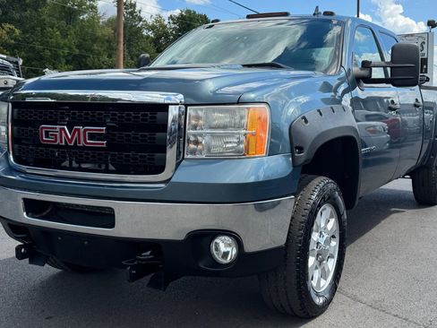 Used 2012 GMC Sierra 2500 SLE w/ SLE Preferred Package AWD/4WD image 2