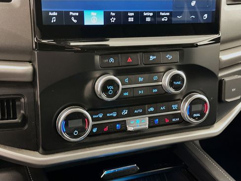 Used 2024 Ford Expedition XLT image 24