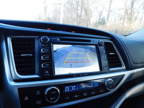 Used 2018 Toyota Highlander Limited Platinum image 11