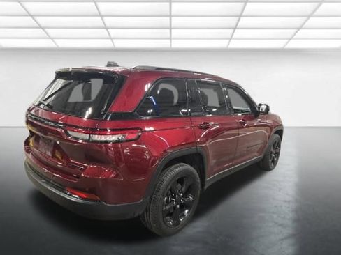 Used 2023 Jeep Grand Cherokee Limited w/ Luxury Tech Group II image 5