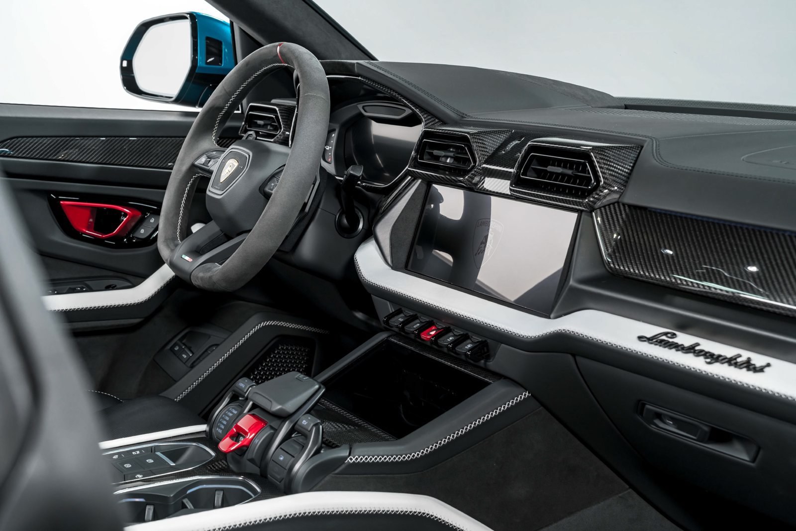 Used 2025 Lamborghini Urus SE AWD/4WD image 37