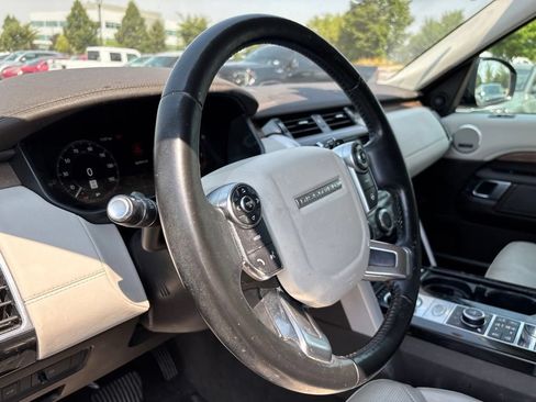 Used 2018 Land Rover Discovery HSE AWD/4WD image 2
