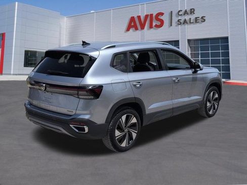 Used 2025 Volkswagen Taos SE AWD/4WD image 6