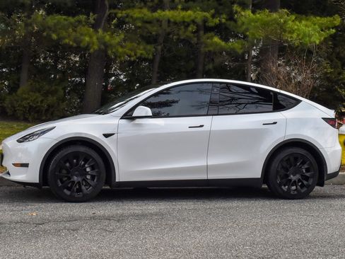 Used 2021 Tesla Model Y Long Range image 3