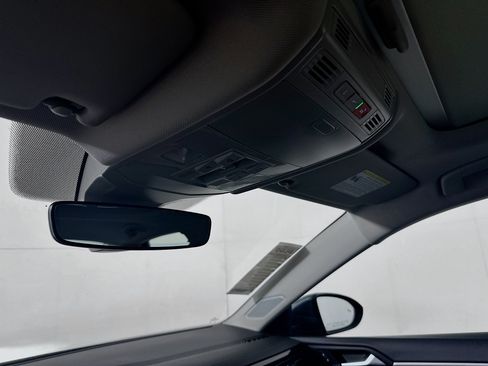 Used 2025 Volkswagen Jetta SE FWD image 18