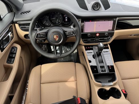 New 2026 Porsche Macan image 17